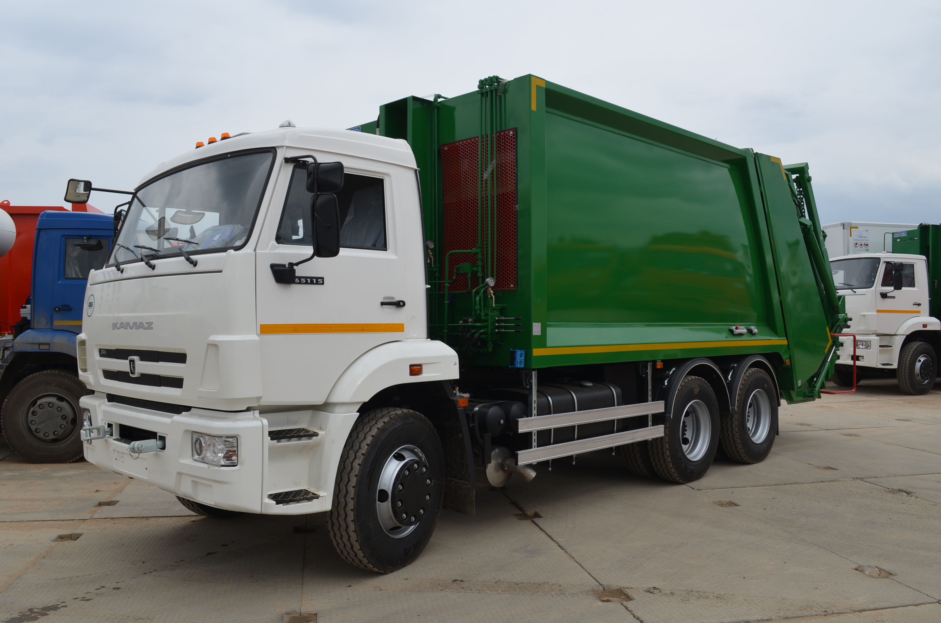 Мусоровоз HM 18 на шасси КАМАЗ 65115 в наличии